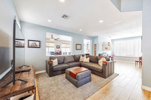 19965 Rhona Pl, Santa Clarita, CA 91350-3847