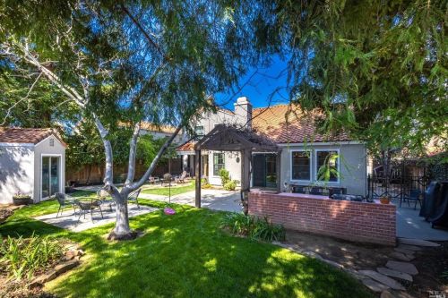 424 Stanford St, Vacaville CA  95687-4653 exterior