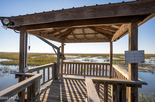 700 Sunset Cir, Beaufort SC  29906-9426 exterior