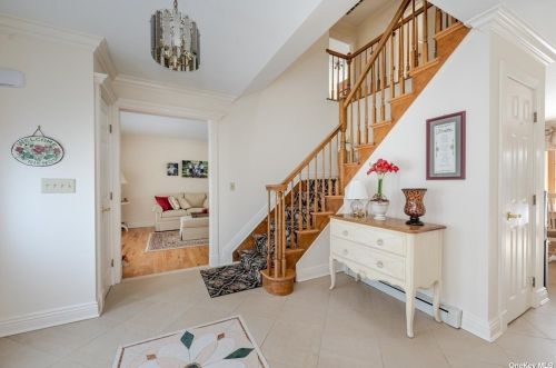 4 Seabreeze Ln, West Islip, NY 11795-5051