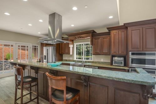 18660 Castle Lake Dr, Morgan Hill CA  95037-9472 exterior
