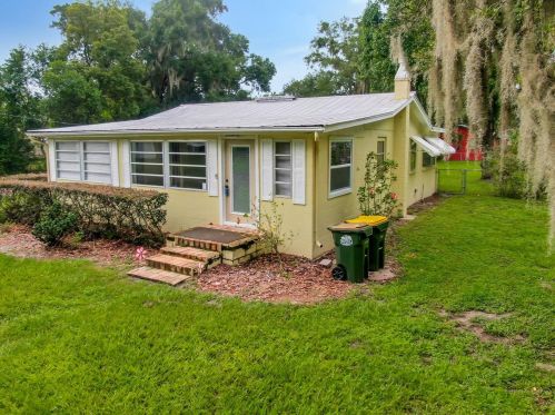 396 Collins St, Umatilla, FL 32784-8387