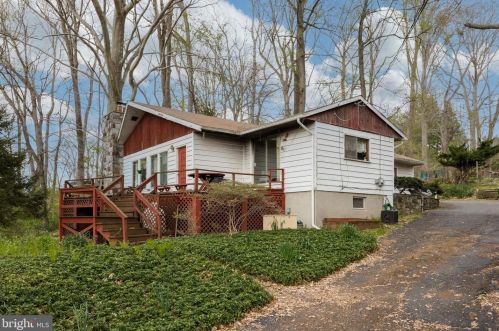 93 Pole Cat Rd, Glen Mills, PA 19342-1301