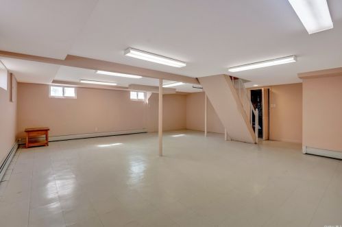 230 Gilling Rd, Seaford NY  11783-1003 exterior