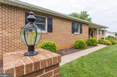 9715 Alvin Dr, Lees Cross Roads, PA 17257-9225