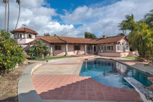 1129 Sugarbush Dr, Vista CA  92084-6605 exterior