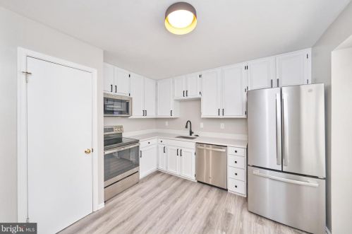 6117 Quiet Pond Ct, Springfield VA  22015-3724 exterior