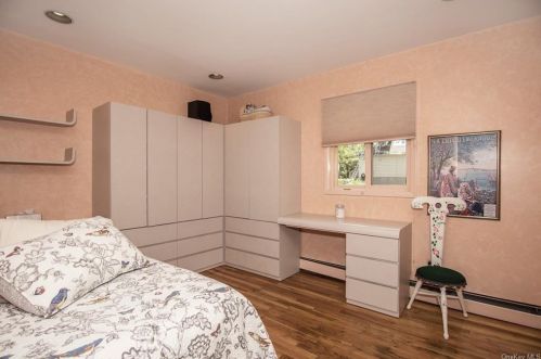 8 Terrace Rd, Airmont NY  10901-1721 exterior