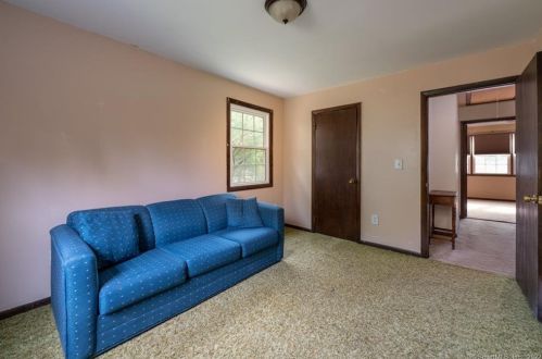 15 Independence Ln, North Haven CT  06473-1517 exterior