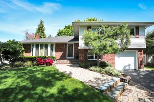 29 Schoenfield Ln, Huntington Station, NY 11747-1628