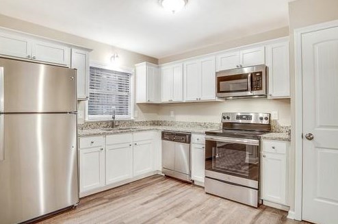 1440 Cedar Ridge Ct, Stone Mountain GA  30083-5613 exterior