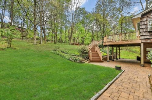 4 Eunice Ln, Thornwood NY  10594-1901 exterior