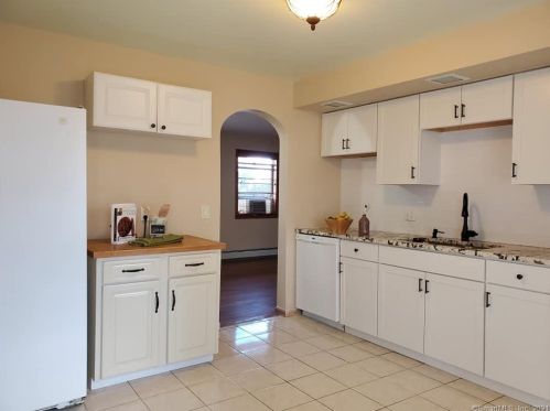 29 Fairview Dr, Danbury, CT 06810-7640