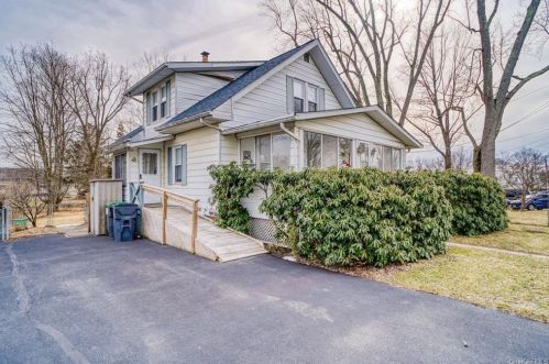 187 Commonwealth Ave, Middletown, NY 10940-4445