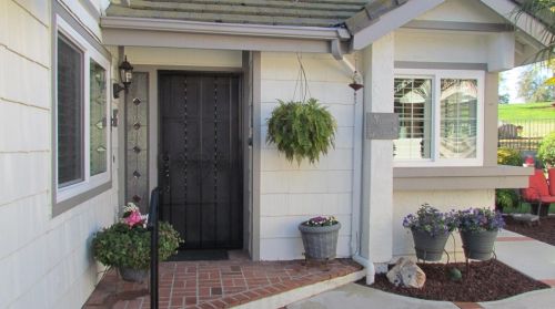 1810 Spyglass Cir, Vista, CA 92081-8952