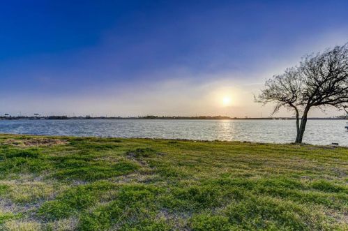 1310 Byu Shr Dr, Galveston TX 77551-4300 exterior