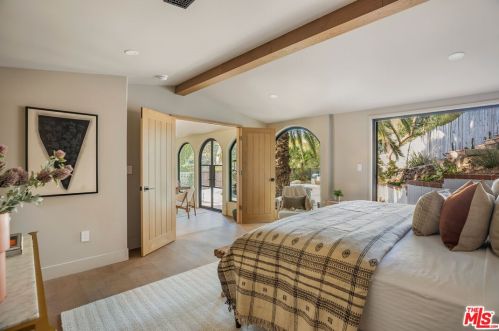 328 Poquito Ln, Topanga CA  90290-3547 exterior