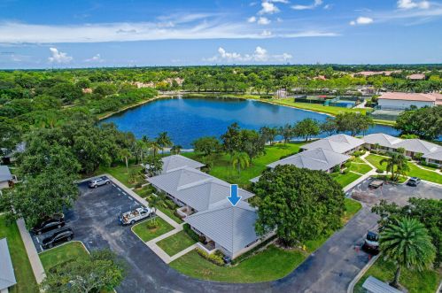 121 Club Dr, West Palm Beach, FL 33418-7008