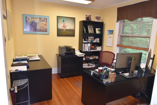 690 Clinton Ave, Bridgeport CT 06605-1702 exterior