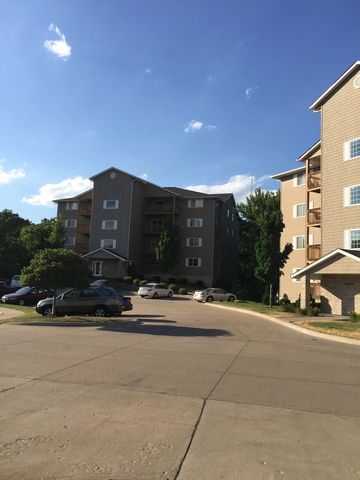 4094 Creek Hill Dr, Panarama Park, IA 52722-8254
