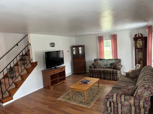 113 Waterway Dr, Adrian, PA 16210-1231