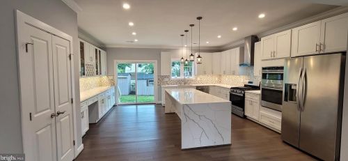 6912 Westlawn Dr, Falls Church VA  22042-2653 exterior