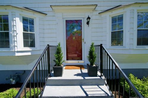 12 Van Rose Dr, North Haven, CT 06473-4462