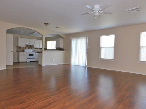 502 Shady Magnolia Ct, Conroe, TX 77301-3348