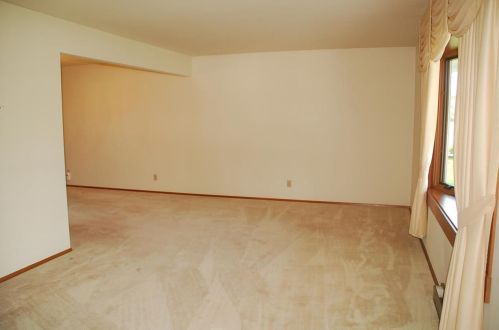 3901 Delahaut St, Green Bay, WI 54301-1042