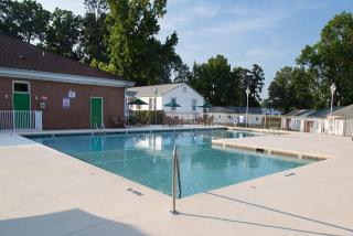 799 Castlewood Dr, Greensboro NC  27405-7952 exterior