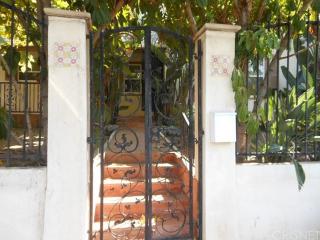 1896 Lake Shore Ave, Los Angeles, CA 90026-1716