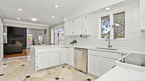 132 Woodland Dr, Pleasantville NY  10570-3612 exterior
