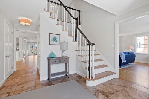 2 Golfview Dr, Hingham, MA 02043-2618