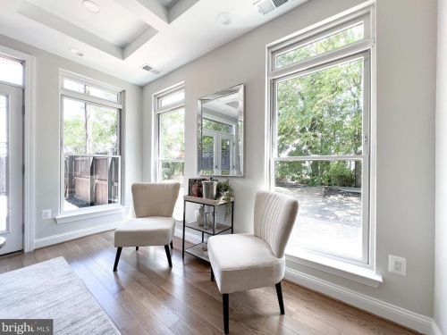 1010 15th St, Washington DC  20003-3213 exterior