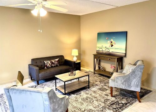 155 Burgundy D, Delray Beach, FL 33484-5433