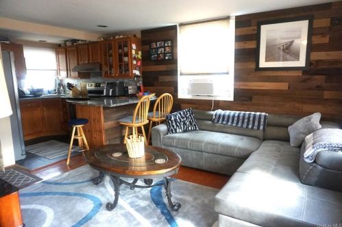 4 Lodge Dr, Greenwood Lake NY  10925-4148 exterior