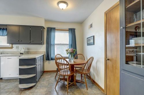 523 112, Milwaukee WI 53226-4132 exterior