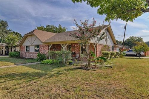 3212 Spring Valley Dr, Bedford, TX 76021-2253