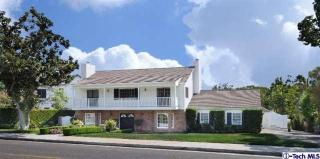 222 Kenneth Rd, Glendale, CA 91202-1439