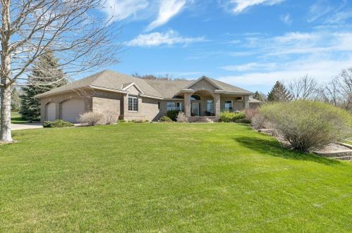 3122 Club View Ct, Saint Cloud, MN 56301-9649