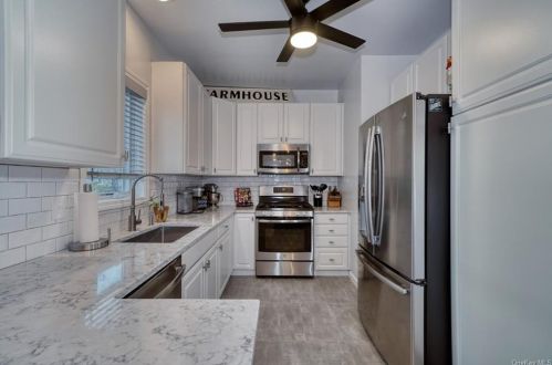 22 Leif Blvd, Congers, NY 10920-1309