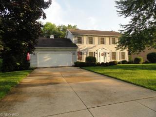 2626 Lermitage Pl, Cuyahoga Falls, OH 44224-3684