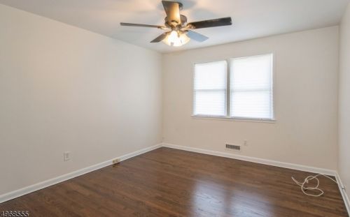 38 Cross Rd, Greystone Park NJ 07950-3207 exterior