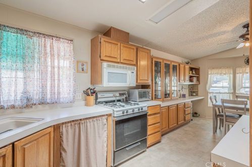 32389 Valley View Ave, Lake Elsinore CA  92530-0518 exterior