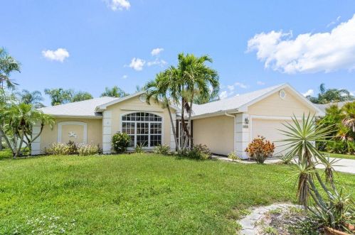 6815 Frost Ter, Fort Pierce, FL 34952-8235
