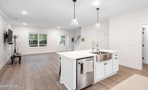 2 Faculty Dr, Beaufort SC  29907-2528 exterior