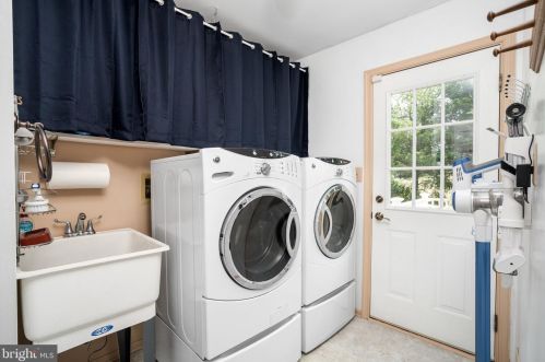 16 Dix Ln, Trenton NJ 08648-4844 exterior