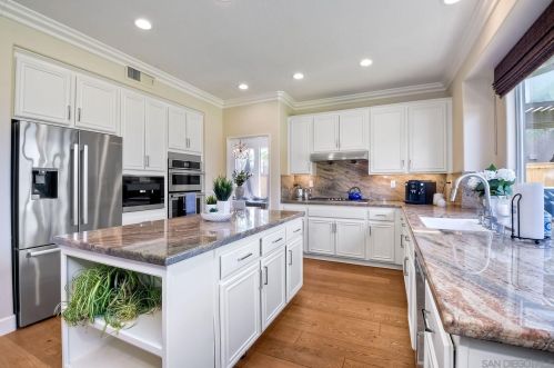 3460 Paseo Ancho, Carlsbad CA  92009-9517 exterior