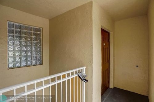 9650 2nd St, Hollywood FL  33024-6271 exterior