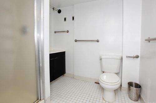 472 Piping Rock Rd, Seaford NY  11783-1038 exterior